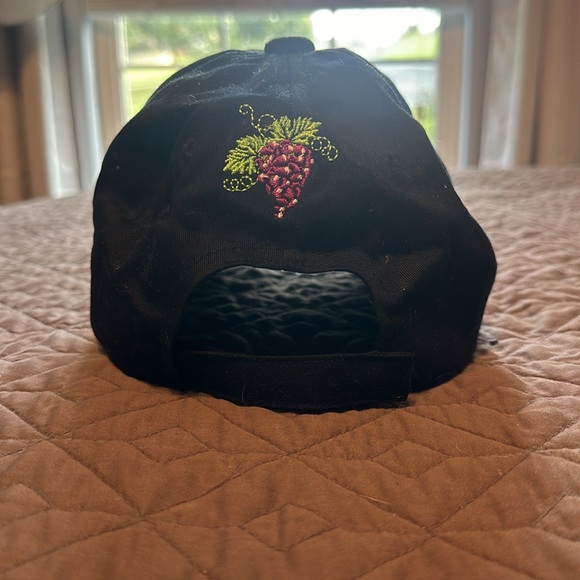 🍷🍇 Wine Lovers Hat 🍇🍷 - Picture 3 of 4